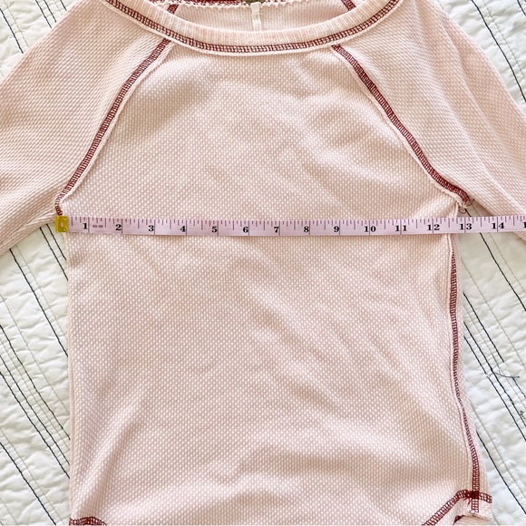 Free People She's Reversible Waffle Knit Nordic Cuff Top in Dreamt Kiss Pink XS - Picture 11 of 14